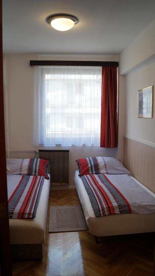 Apartment Sinko - Free Garage Parking, Central, 2 Bedrooms 4 Single Beds, Flexi Check-Out Budapest Esterno foto