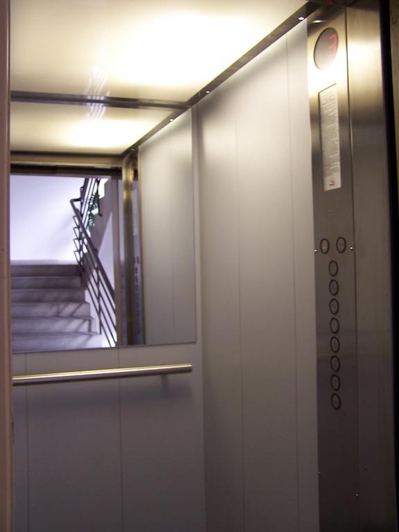 Apartment Sinko - Free Garage Parking, Central, 2 Bedrooms 4 Single Beds, Flexi Check-Out Budapest Esterno foto